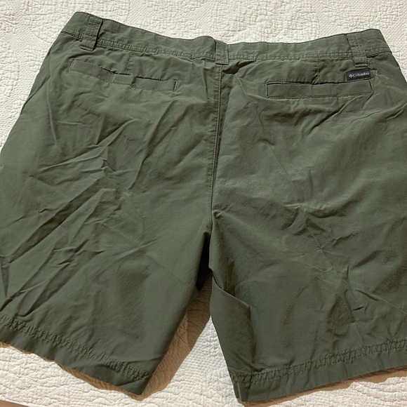 Patagonia/Dockers/ Columbia Bundle of 4. Size 38 - Picture 13 of 16